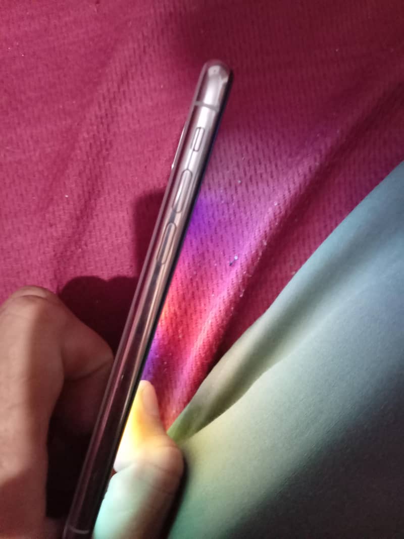 Apple iPhone X 4