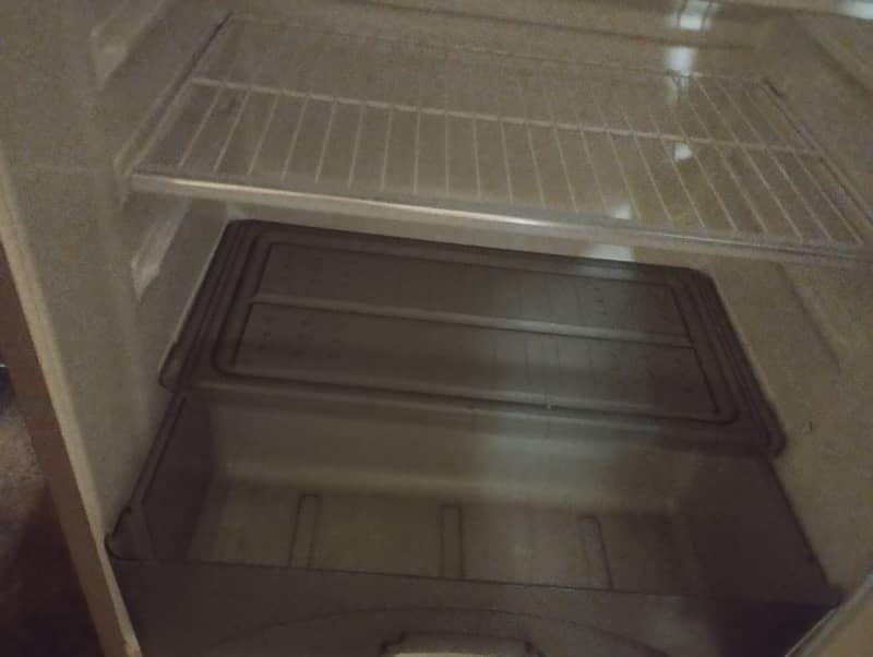 Dawlance 2-Door Refrigerator – Excellent Working Condition 3