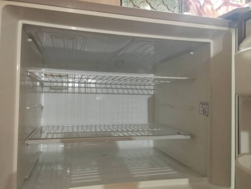 Dawlance 2-Door Refrigerator – Excellent Working Condition 6