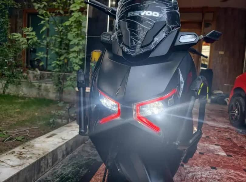 revoo E52 4