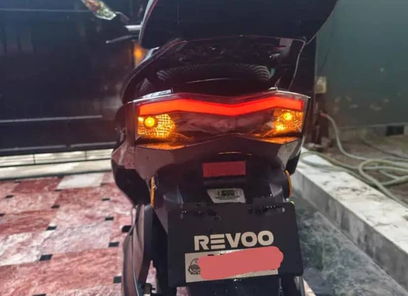 revoo E52 5