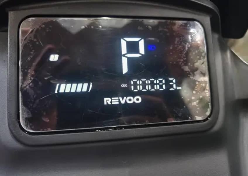 revoo E52 8