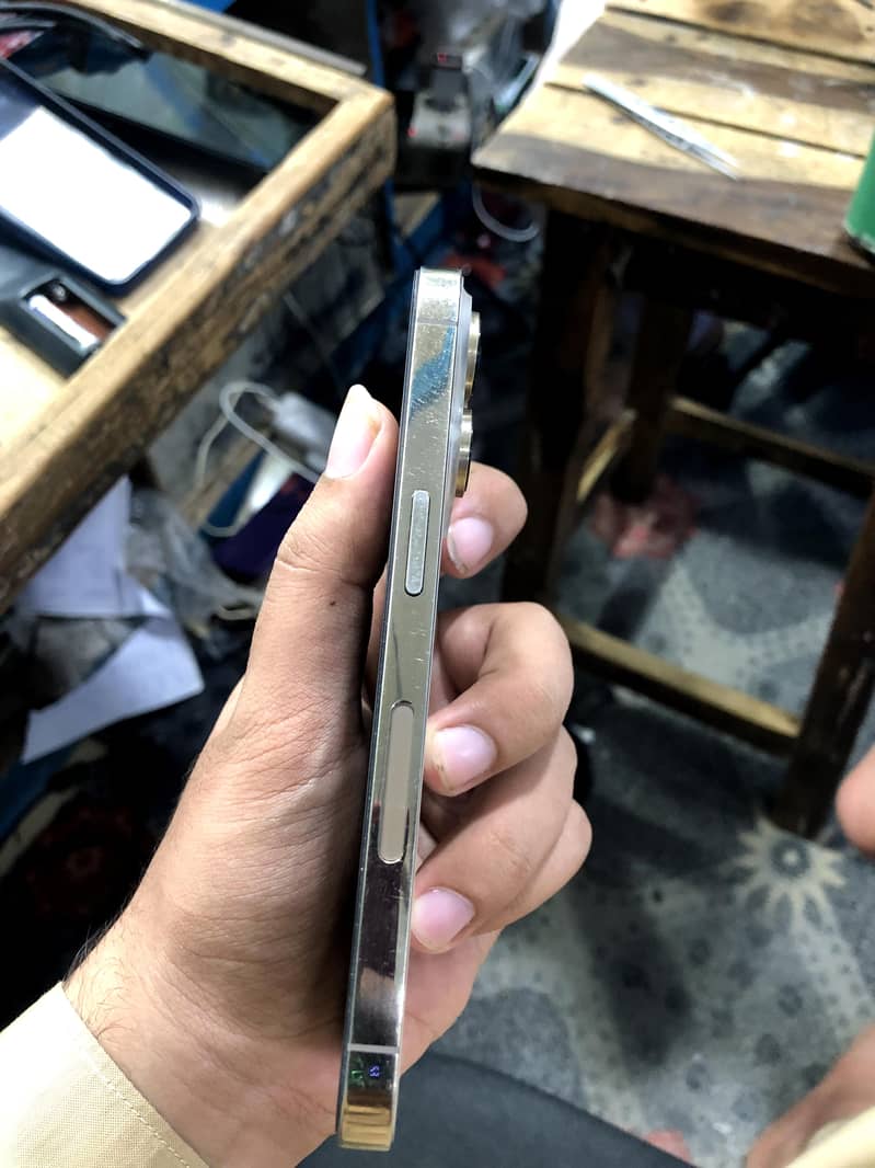IPHONE 14 PRO 4