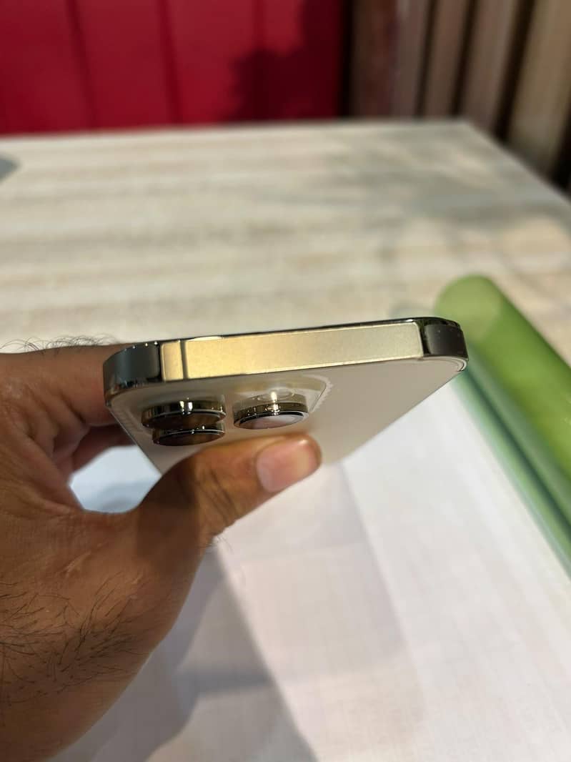 Apple iPhone 14 Pro 1