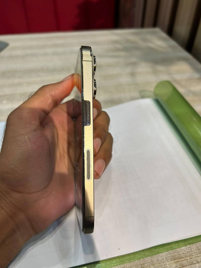 Apple iPhone 14 Pro 4