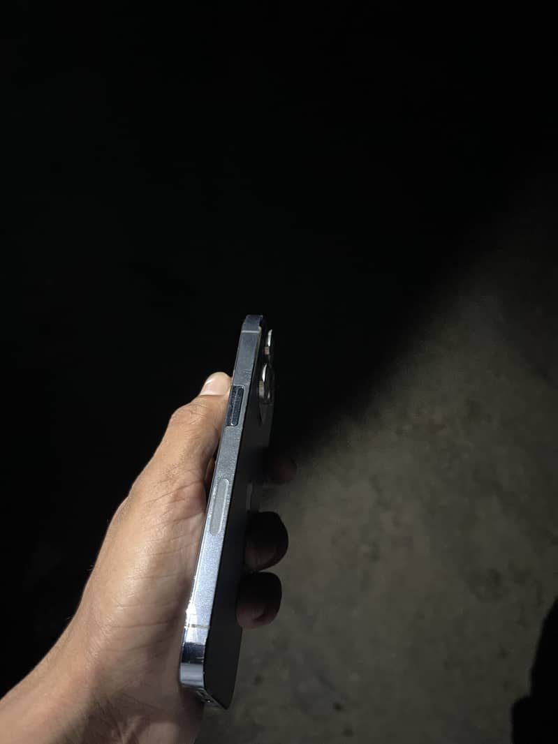 Apple iPhone 13 Pro 4