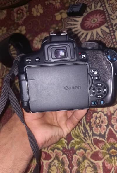 Urgent sale canon 750d with 75 3oo mmzoom lens