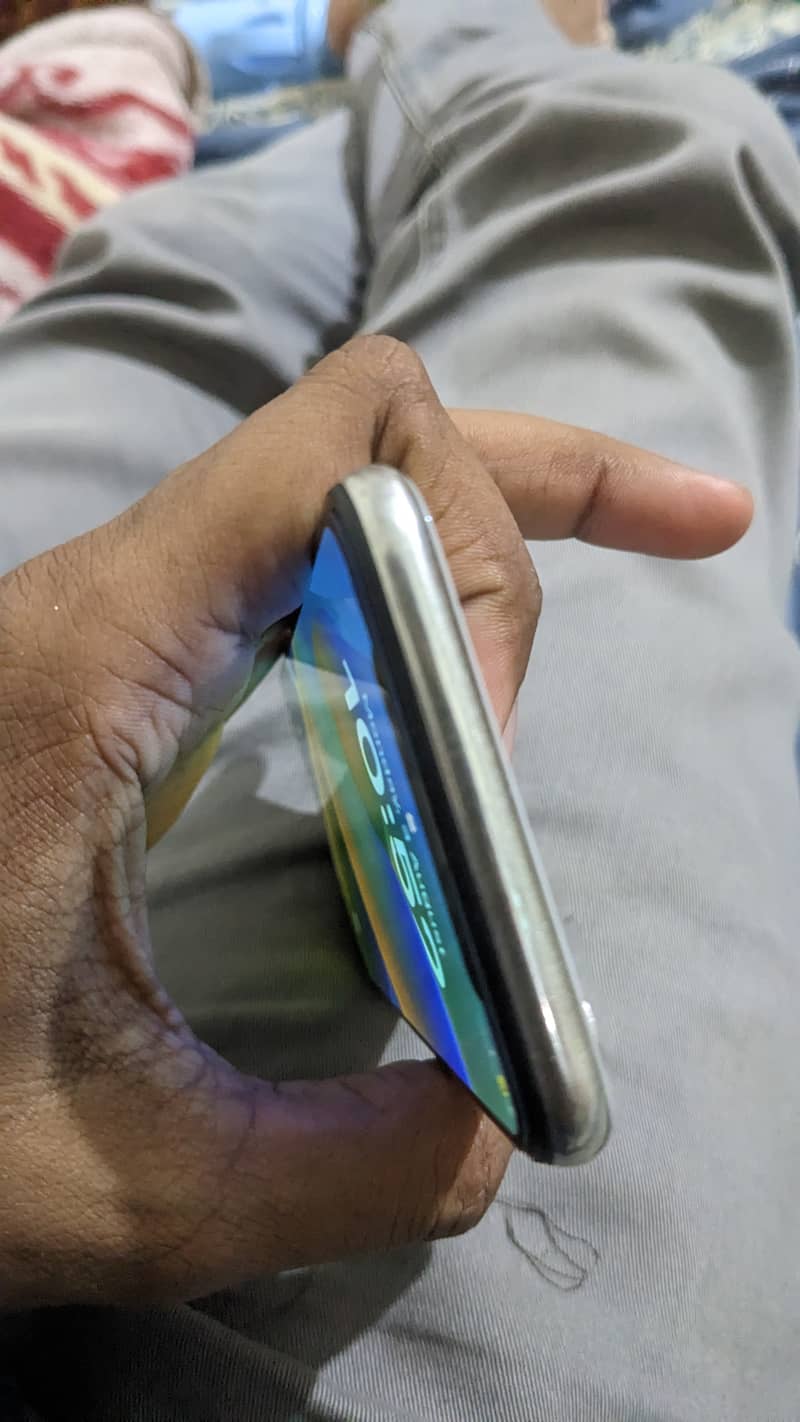 Apple iPhone X 3