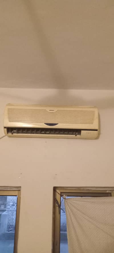 Singer split ac 1 ton
