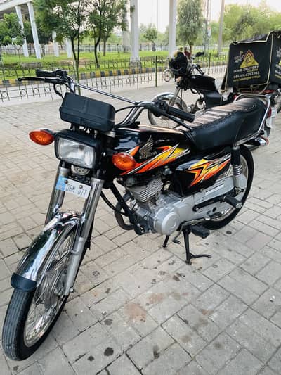Honda CG 125 2021 Model black color