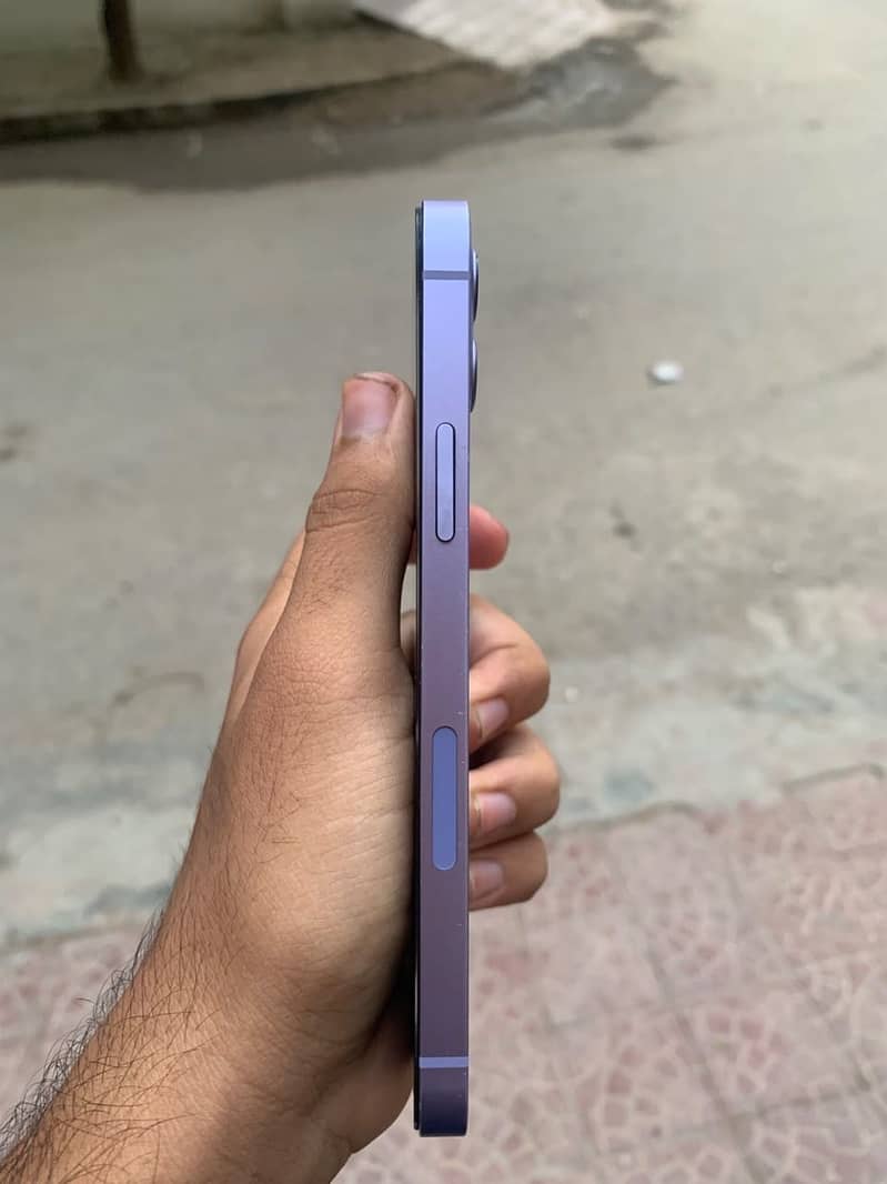 Apple iPhone 12 4