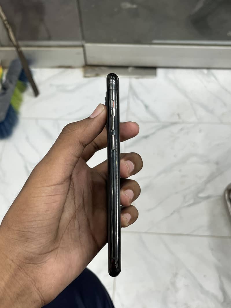 Apple iPhone 11 Pro 1