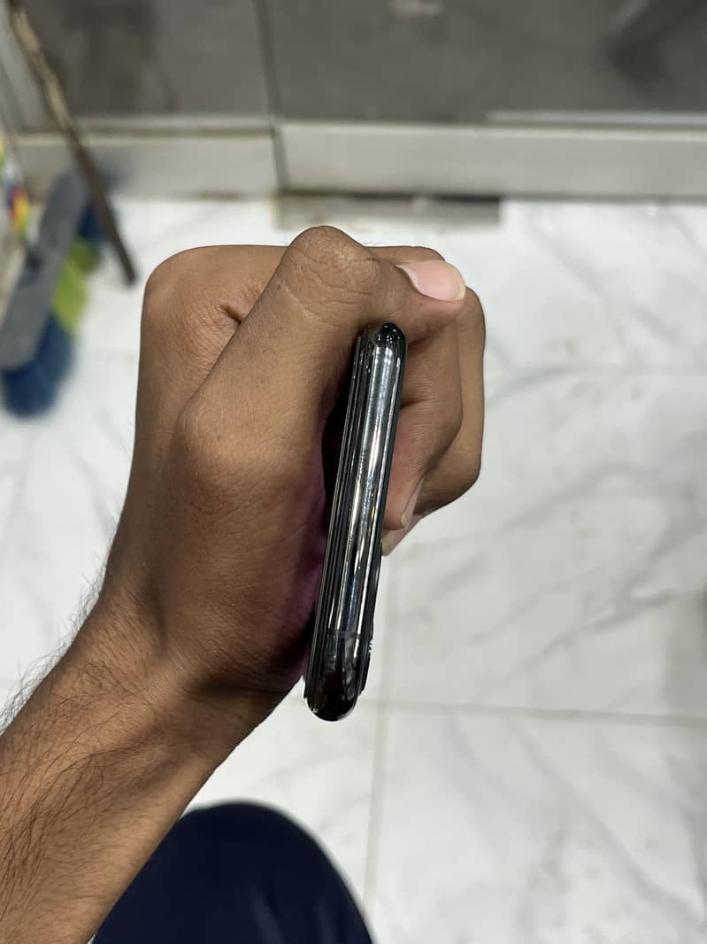 Apple iPhone 11 Pro 2