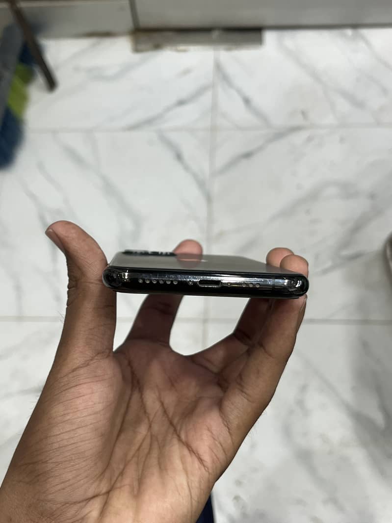 Apple iPhone 11 Pro 4