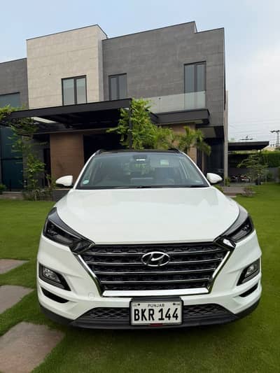 Hyundai Tuscon ( AWD)