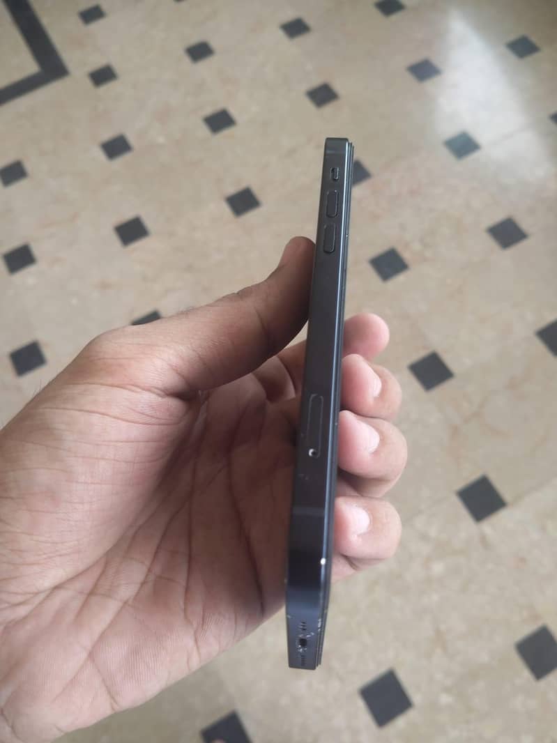 Apple iPhone 12 1