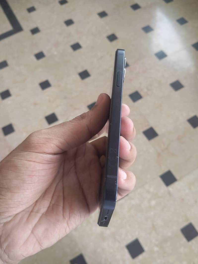 Apple iPhone 12 3