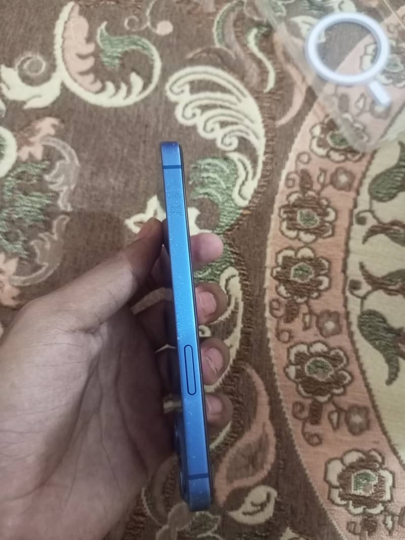 Apple iPhone 13 1