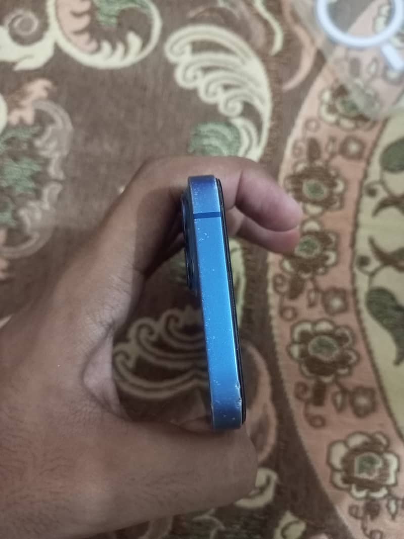Apple iPhone 13 2
