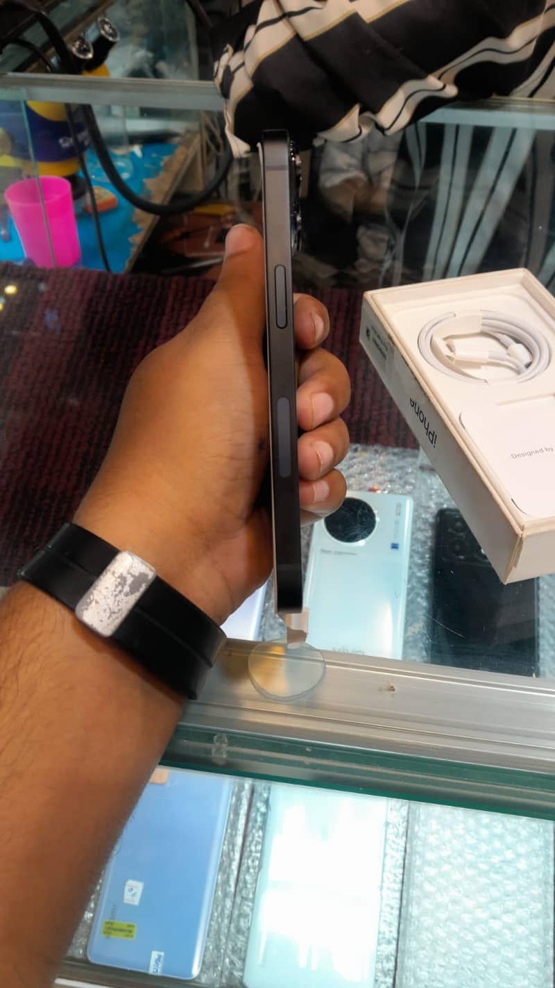 Apple iPhone 14 3