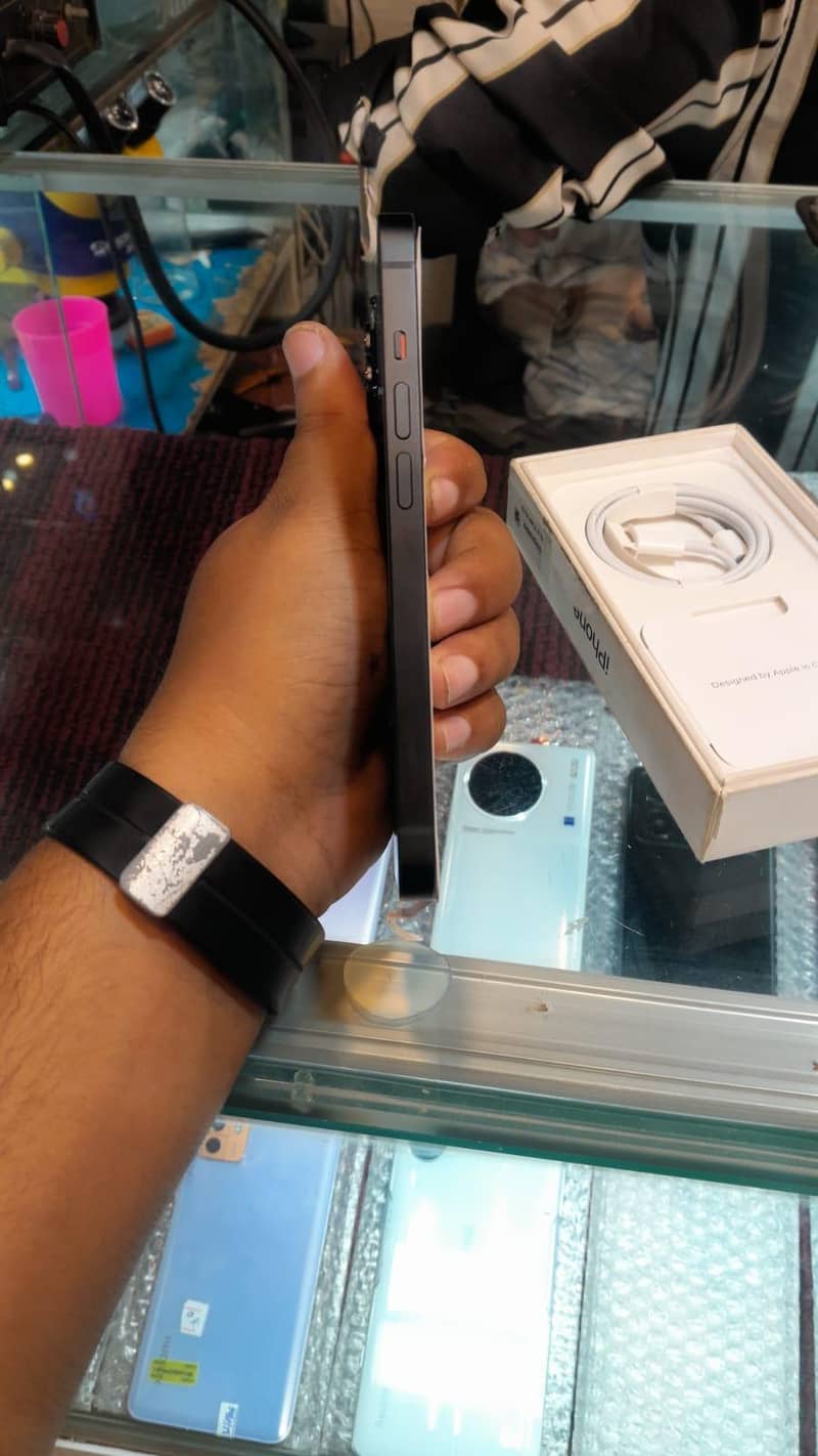 Apple iPhone 14 4