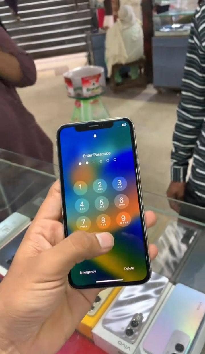 Apple iPhone X 3