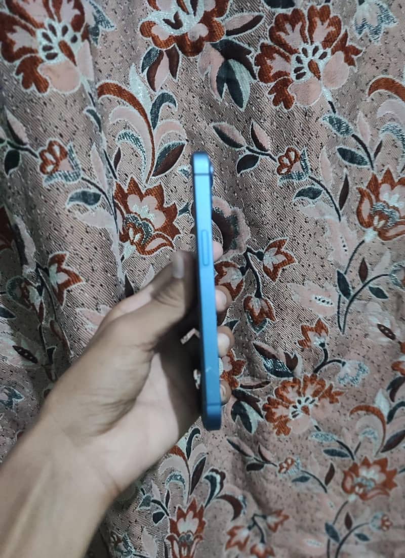 Apple iPhone 13 1