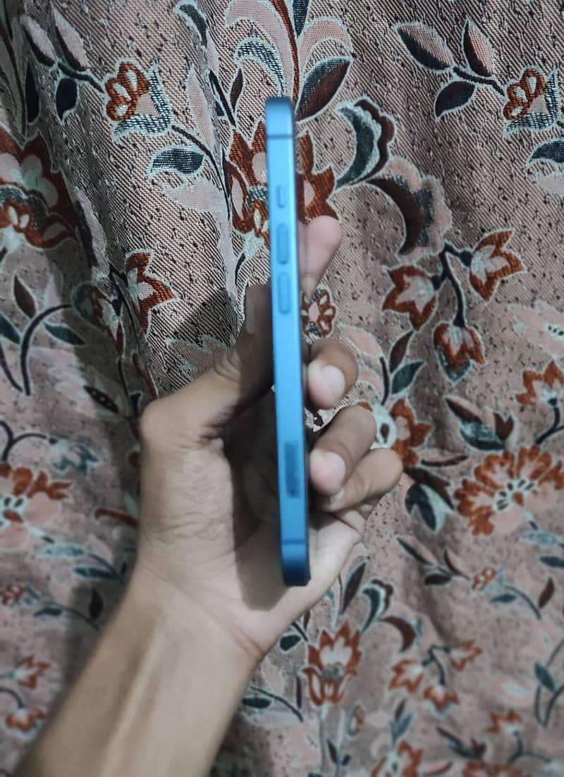 Apple iPhone 13 2