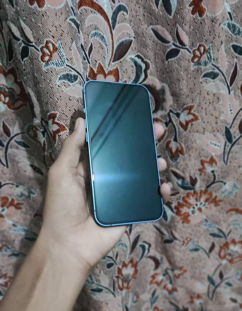 Apple iPhone 13 3