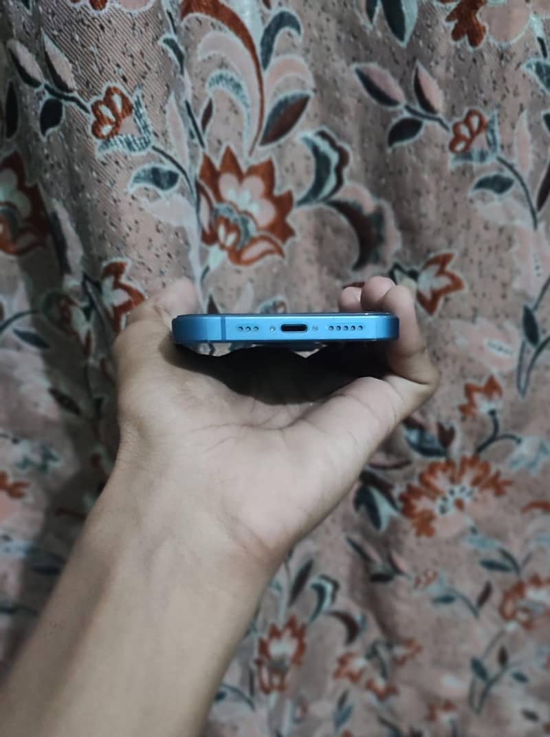 Apple iPhone 13 4