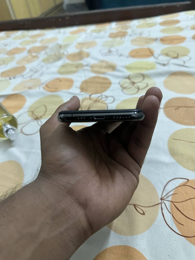 Apple iPhone XS 1