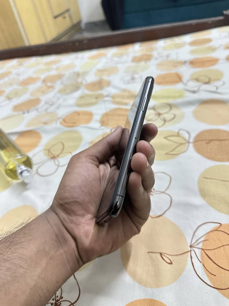 Apple iPhone XS 3