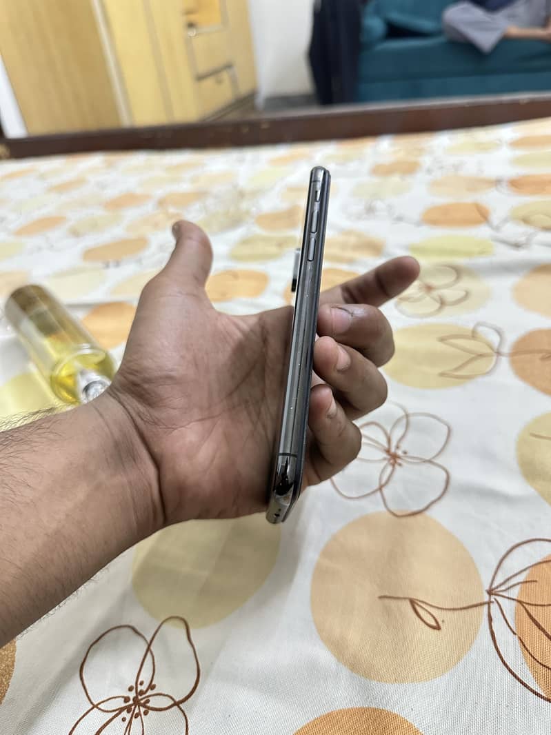 Apple iPhone XS 7
