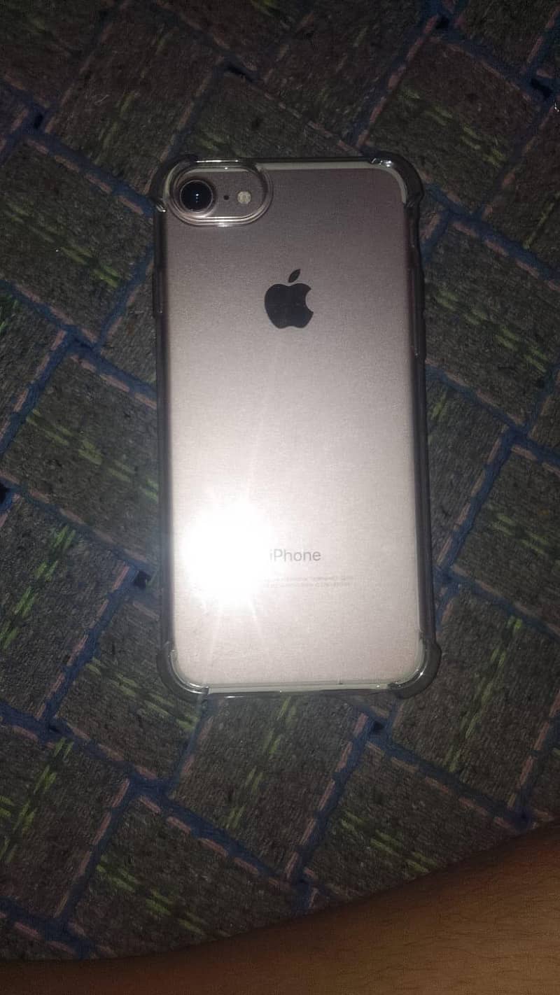 Apple iPhone 7 0