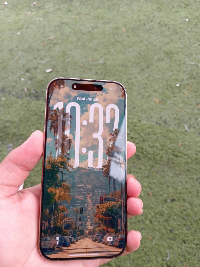 Apple iPhone 16 Pro 1