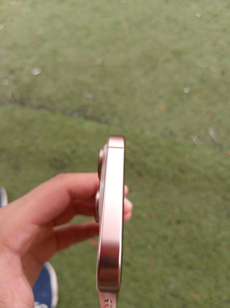 Apple iPhone 16 Pro 4