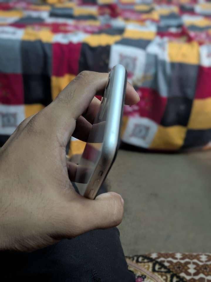 Apple iPhone 11 4