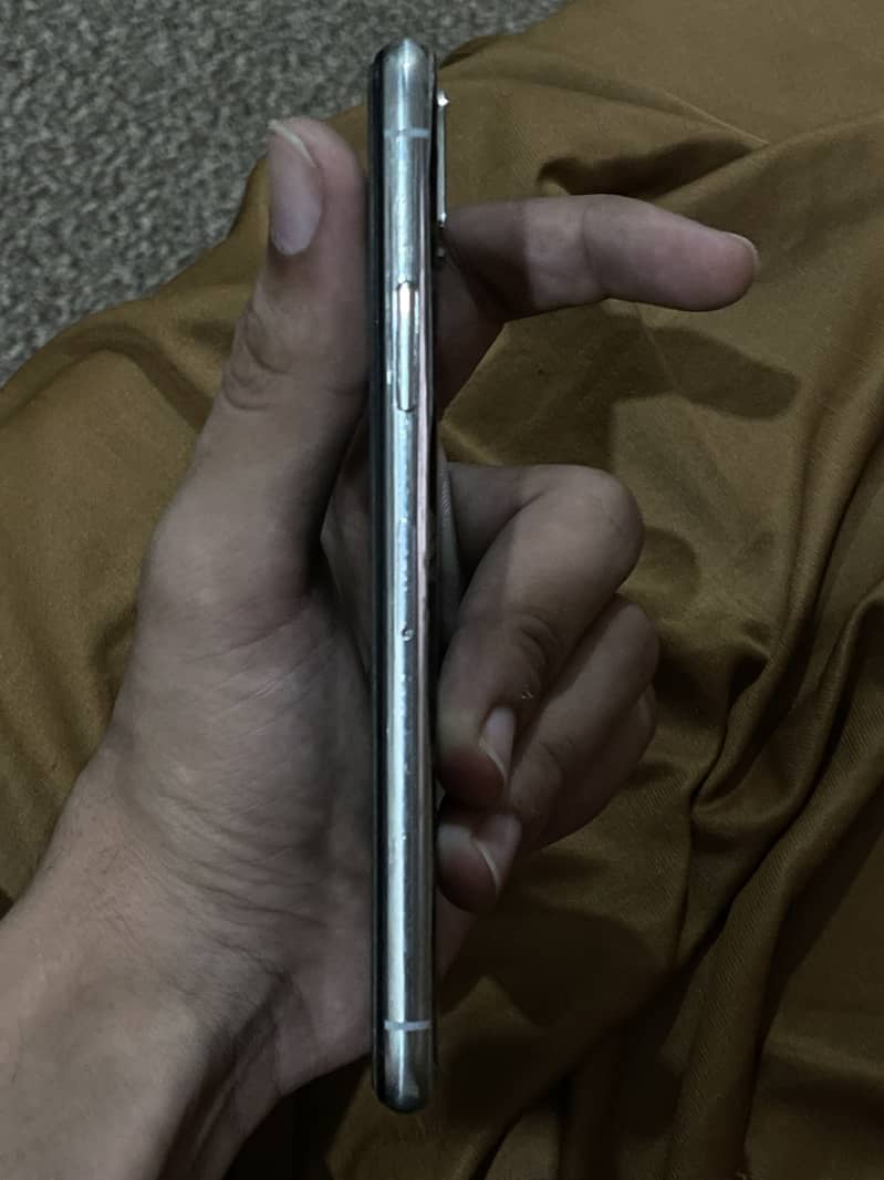 Apple iPhone X 3
