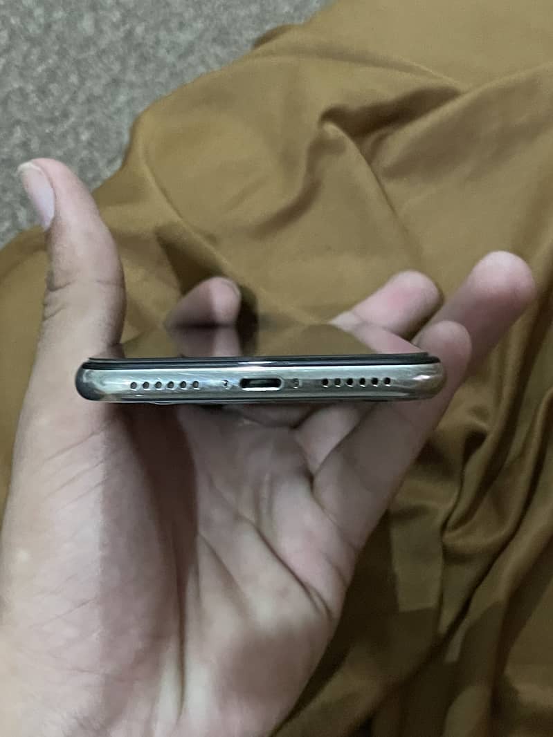 Apple iPhone X 5