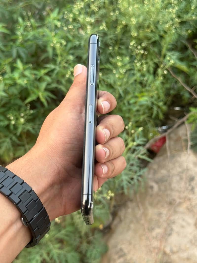 Apple iPhone 11 Pro Max 5