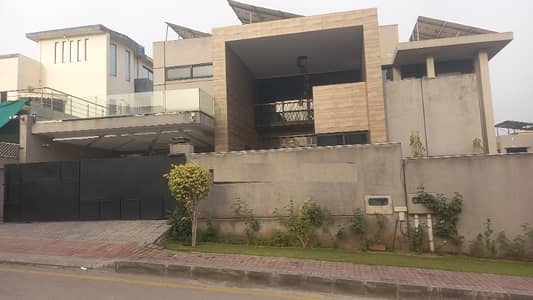 26 MARLA FULL FURNISHED TRIPLE UNIT HOUSE FOR SALE RENT COMING 5 LACK PER MONTH