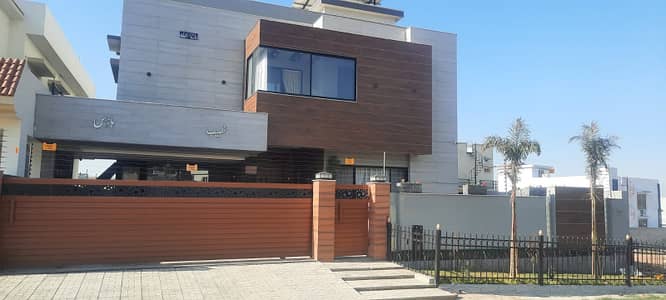1 KANAL DESIGNER HOUSE WITH MOVIE CINEMA FOR SALE