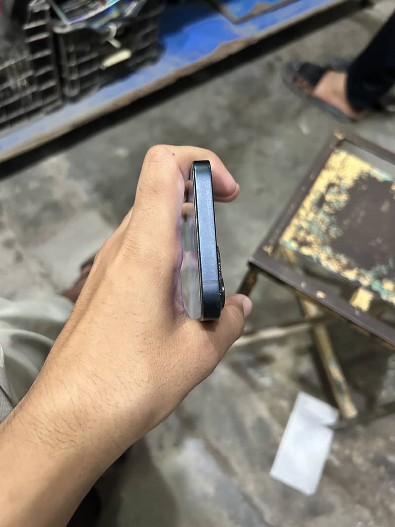 Apple iPhone 13 3