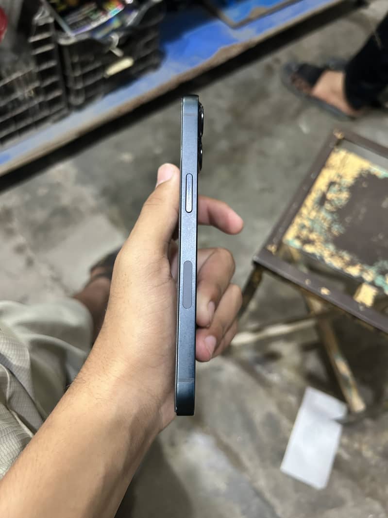 Apple iPhone 13 4