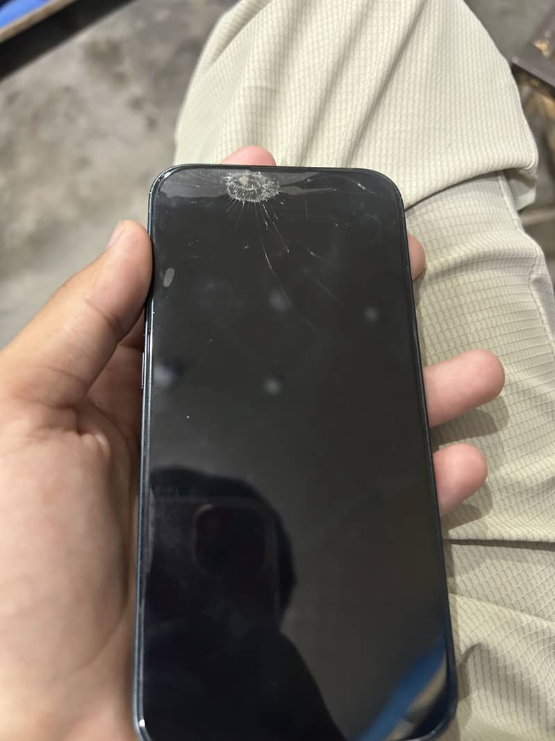 Apple iPhone 13 5