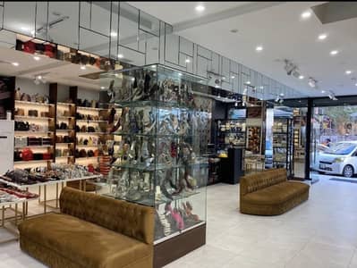 Salesman & Stock boys Required For Ladies Shoes Store In Liberty