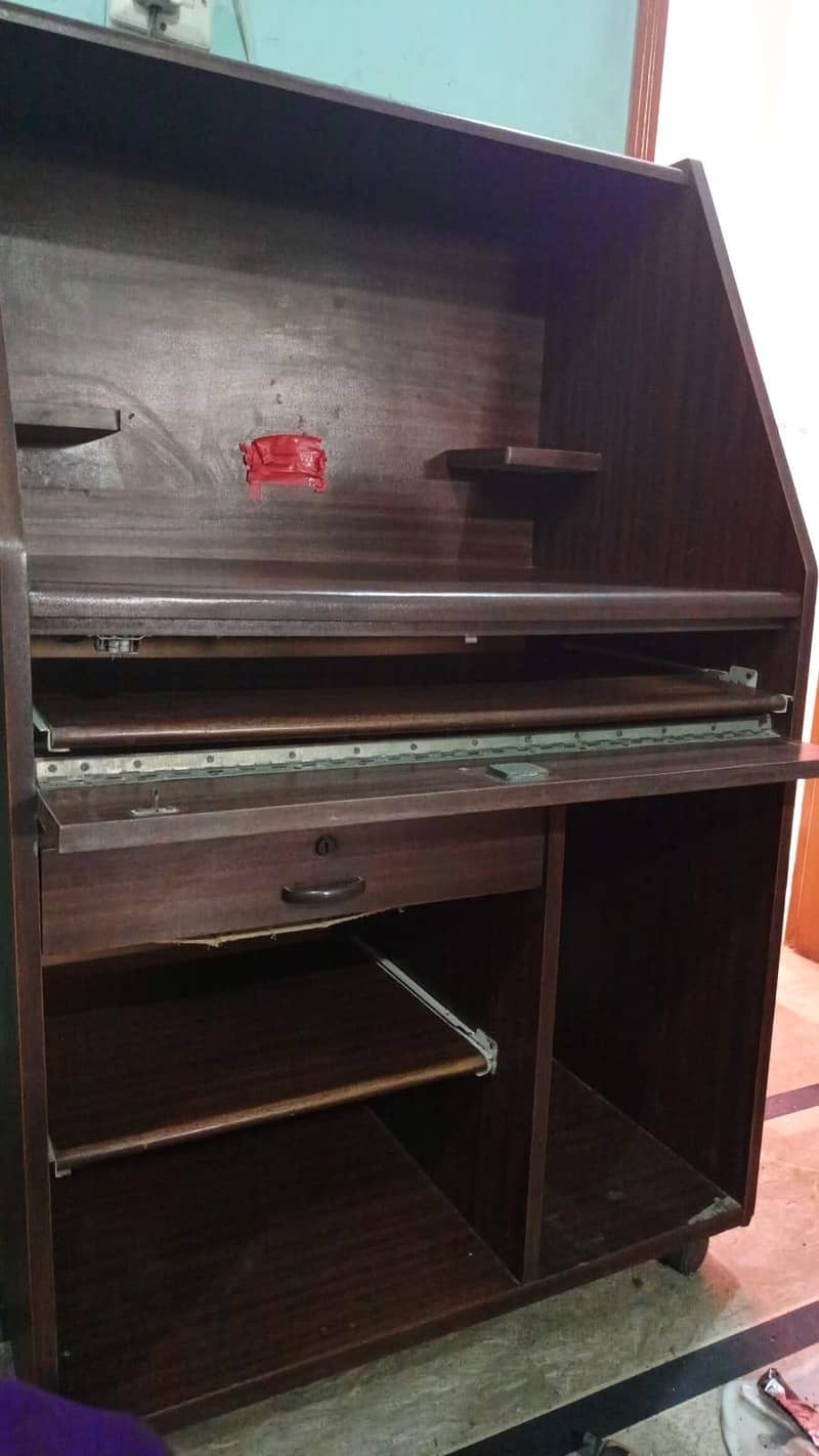 computer trolley 0