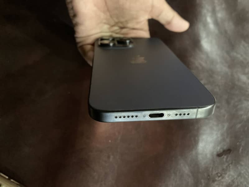 Apple iPhone 15 Pro Max 2