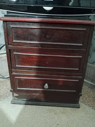 Dressing , side table and iron stand for sale