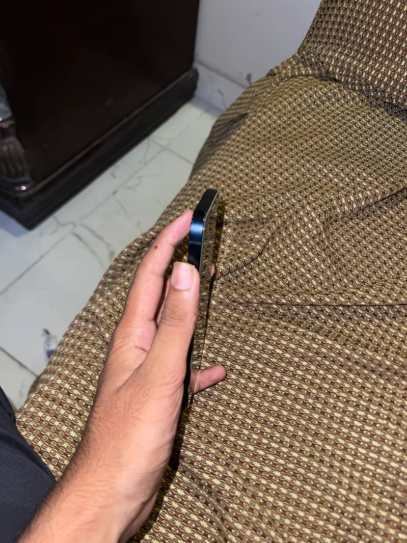 Apple iPhone 13 2